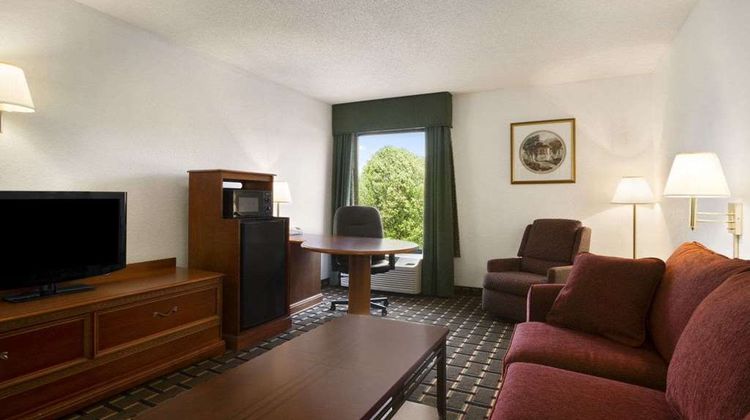 Baymont Inn & Suites Crossville Room