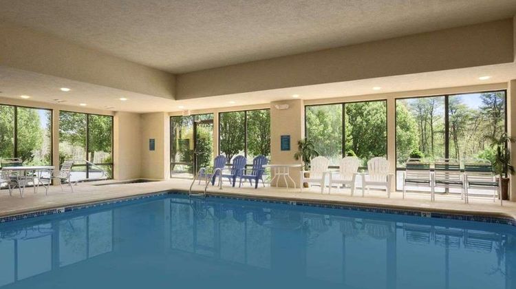 Baymont Inn & Suites Crossville Pool