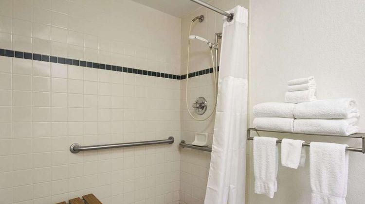 Baymont Inn & Suites Crossville Room