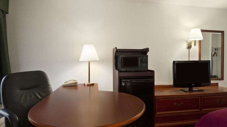 Baymont Inn & Suites Crossville Room