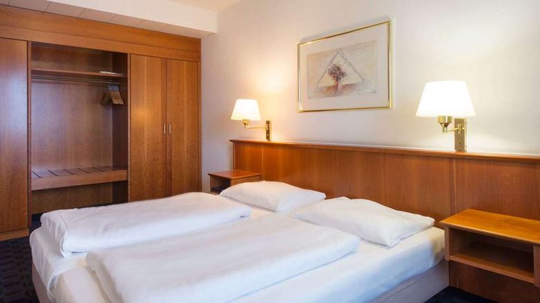 <b>Wyndham Garden Duesseldorf Mettman Room</b>. Images powered by <a href="https://iceportal.shijigroup.com/" title="IcePortal" target="_blank">IcePortal</a>.
