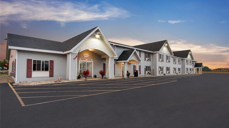 <b>Baymont Inn & Suites Marinette Exterior</b>. Images powered by <a href="https://iceportal.shijigroup.com/" title="IcePortal" target="_blank">IcePortal</a>.