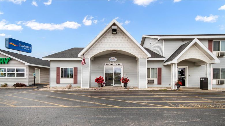 <b>Baymont Inn & Suites Marinette Exterior</b>. Images powered by <a href="https://iceportal.shijigroup.com/" title="IcePortal" target="_blank">IcePortal</a>.