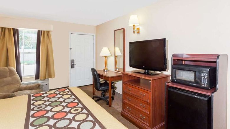 <b>Super 8 Statesboro Room</b>. Images powered by <a href="https://iceportal.shijigroup.com/" title="IcePortal" target="_blank">IcePortal</a>.
