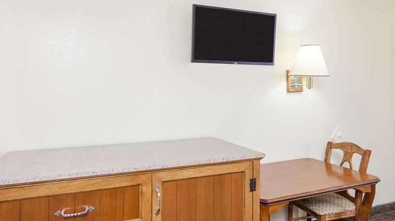 <b>Travelodge Fullerton Room</b>. Images powered by <a href="https://iceportal.shijigroup.com/" title="IcePortal" target="_blank">IcePortal</a>.