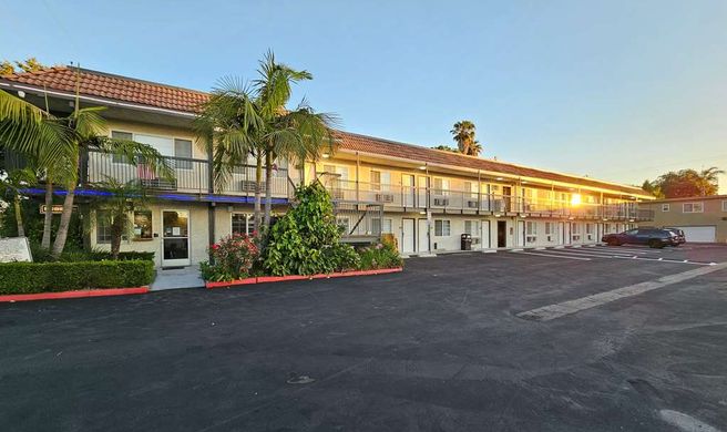 Travelodge Fullerton Exterior