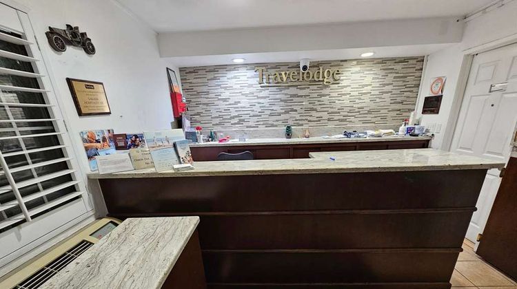 Travelodge Fullerton Lobby