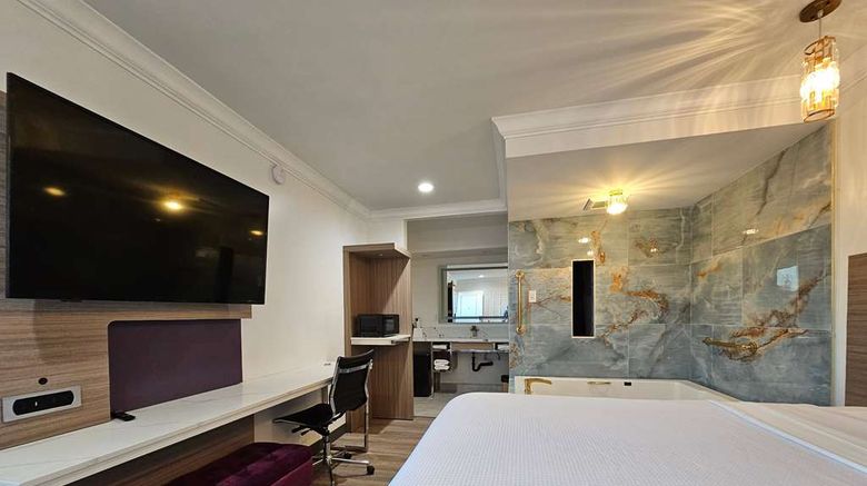 <b>Travelodge Fullerton Room</b>. Images powered by <a href="https://iceportal.shijigroup.com/" title="IcePortal" target="_blank">IcePortal</a>.