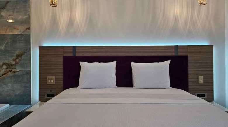 <b>Travelodge Fullerton Room</b>. Images powered by <a href="https://iceportal.shijigroup.com/" title="IcePortal" target="_blank">IcePortal</a>.