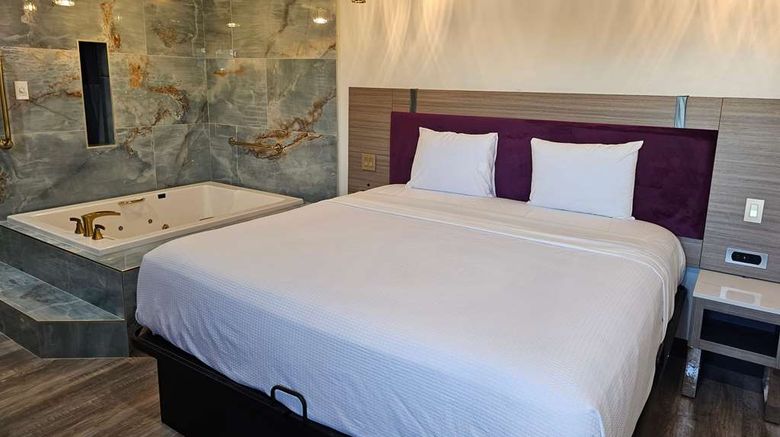 <b>Travelodge Fullerton Room</b>. Images powered by <a href="https://iceportal.shijigroup.com/" title="IcePortal" target="_blank">IcePortal</a>.
