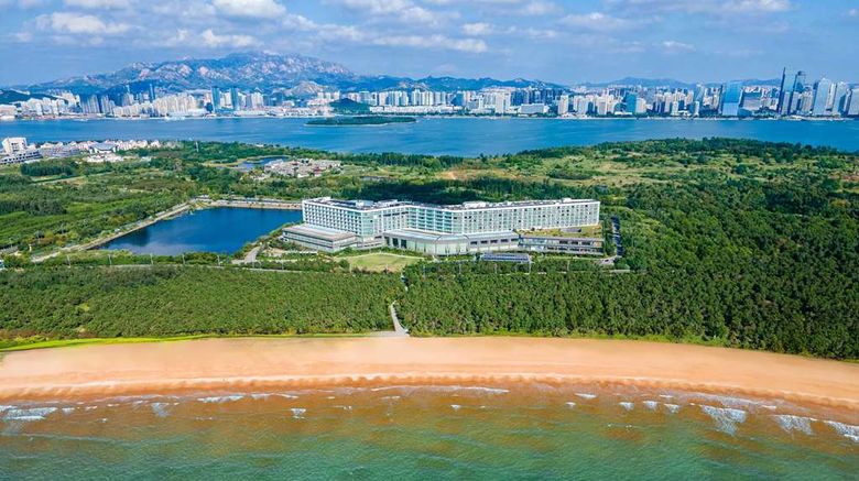 <b>Wyndham Grand Qingdao Exterior</b>. Images powered by <a href="https://iceportal.shijigroup.com/" title="IcePortal" target="_blank">IcePortal</a>.