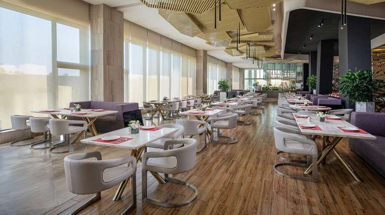 <b>Wyndham Grand Qingdao Restaurant</b>. Images powered by <a href="https://iceportal.shijigroup.com/" title="IcePortal" target="_blank">IcePortal</a>.