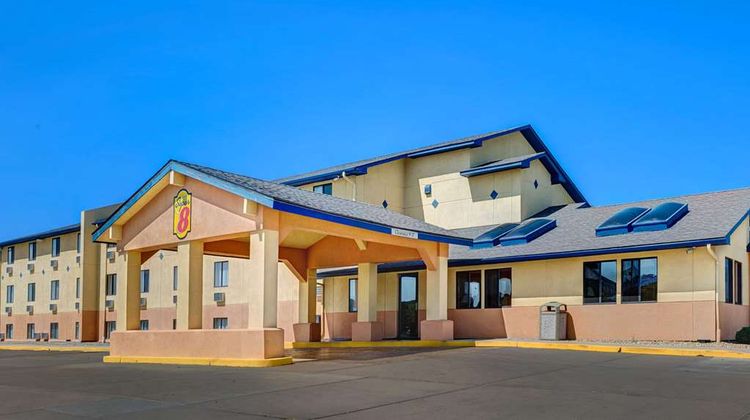 Super 8 Hutchinson Exterior