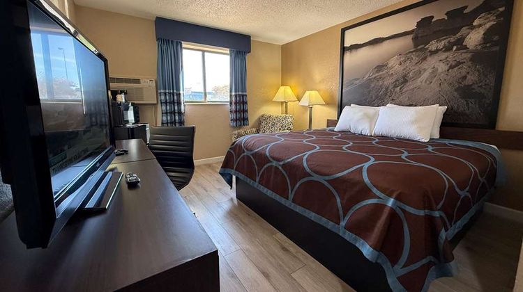 Super 8 Hutchinson Room