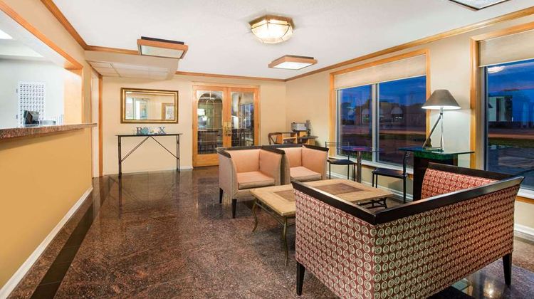 Baymont Inn & Suites Sandusky Lobby