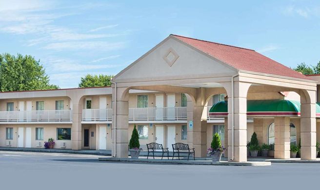 Baymont Inn & Suites Sandusky Exterior