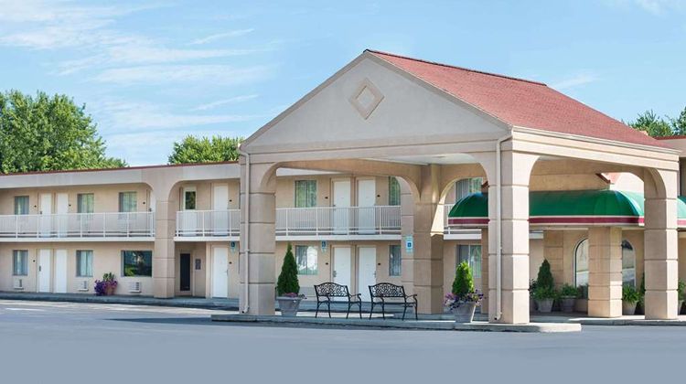 Baymont Inn & Suites Sandusky Exterior