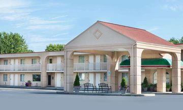 Baymont Inn & Suites Sandusky