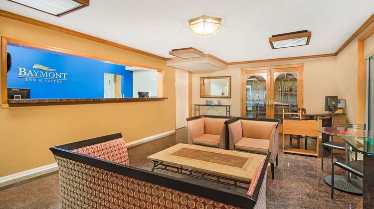 Baymont Inn & Suites Sandusky Lobby
