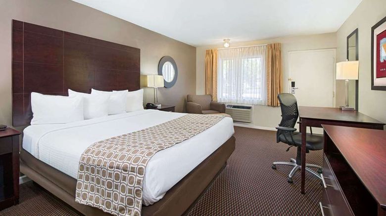 <b>Baymont Inn & Suites Sandusky Room</b>. Images powered by <a href="https://iceportal.shijigroup.com/" title="IcePortal" target="_blank">IcePortal</a>.