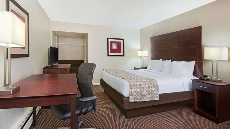 Baymont Inn & Suites Sandusky Room