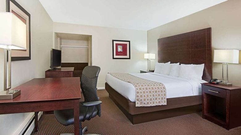<b>Baymont Inn & Suites Sandusky Room</b>. Images powered by <a href="https://iceportal.shijigroup.com/" title="IcePortal" target="_blank">IcePortal</a>.