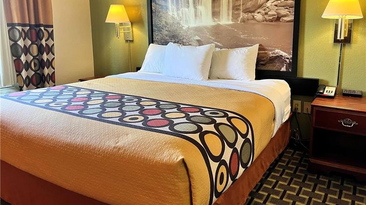 Super 8 Madison/Hanover Area Suite