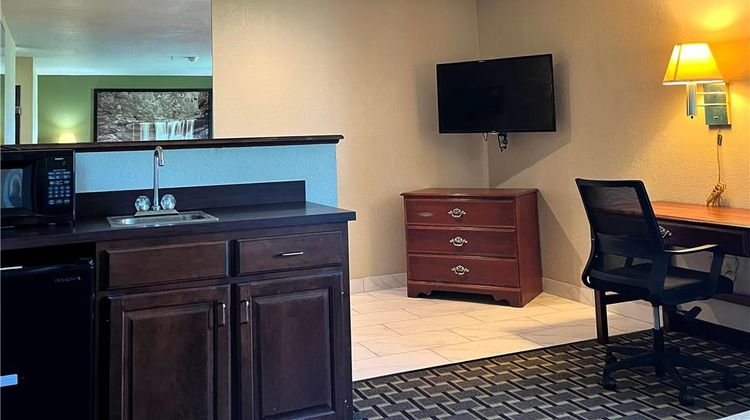 Super 8 Madison/Hanover Area Suite