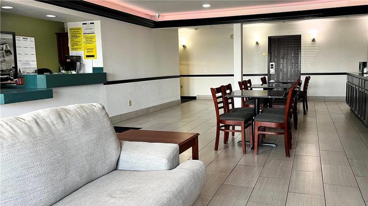 Super 8 Madison/Hanover Area Lobby