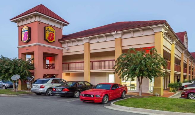 Super 8 Dalton/Convention Center Area Exterior