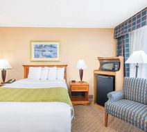 Ramada Cumberland Downtown Room