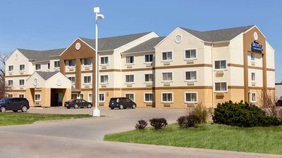 Baymont Inn & Suites Salina