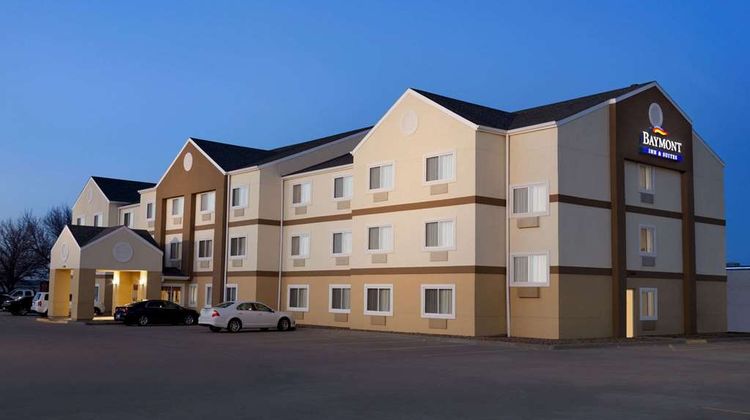 Baymont Inn & Suites Salina Exterior