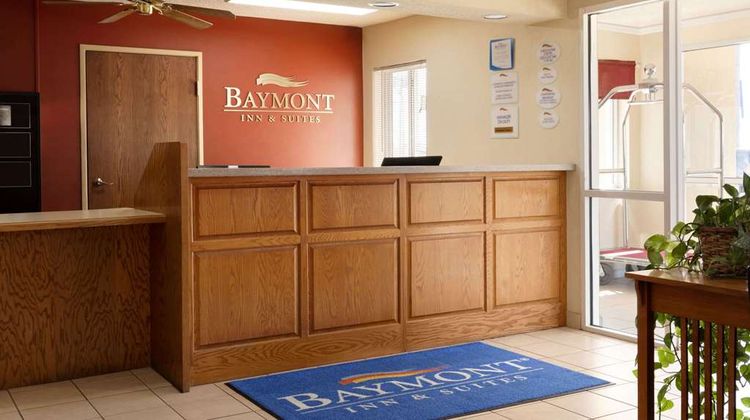 Baymont Inn & Suites Salina Lobby