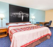 Super 8 O'Fallon Room
