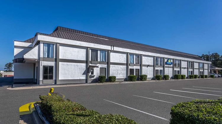 Days Inn Fayetteville NW Fort Bragg Area Exterior