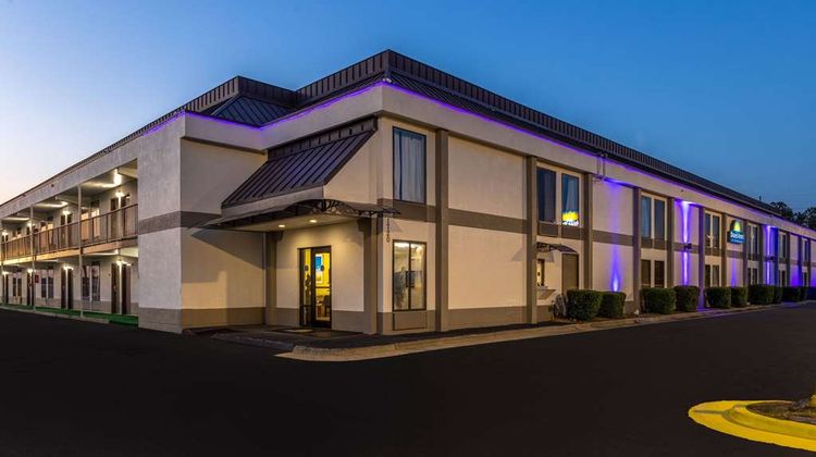 Days Inn Fayetteville NW Fort Bragg Area Exterior