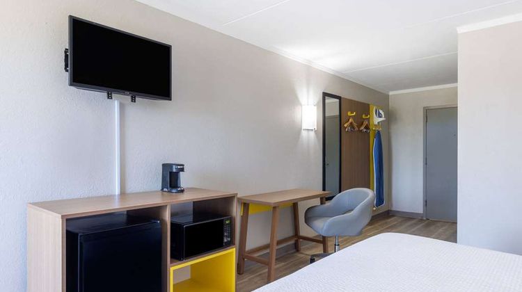 Days Inn Fayetteville NW Fort Bragg Area Room
