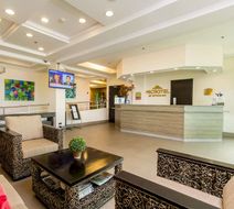 Microtel by Wyndham South Forbes Lobby