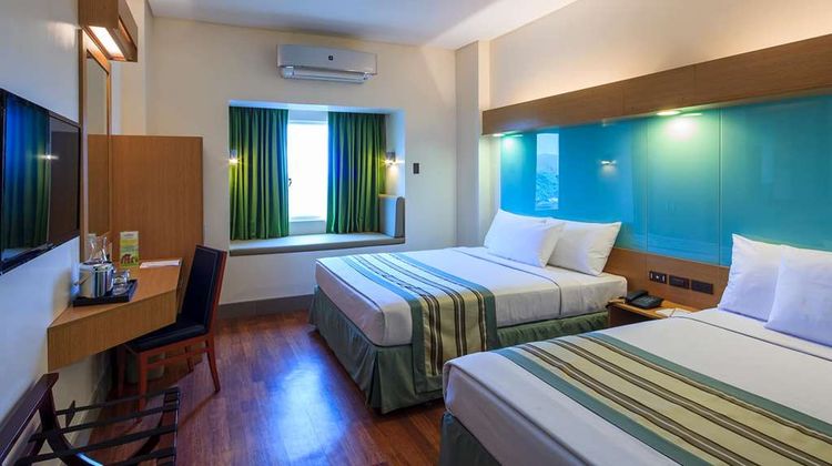 Microtel by Wyndham South Forbes Room