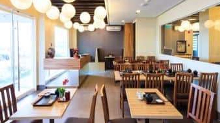 Microtel by Wyndham South Forbes Restaurant