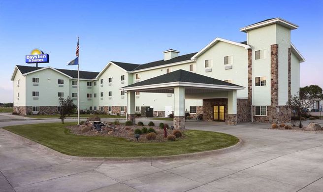 Days Inn & Suites Columbus East Exterior