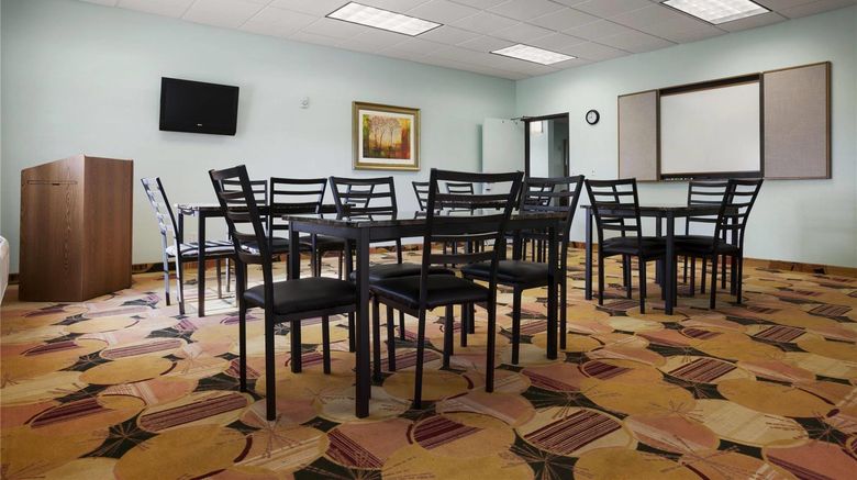 <b>Days Inn & Suites Columbus East Meeting</b>. Images powered by <a href="https://iceportal.shijigroup.com/" title="IcePortal" target="_blank">IcePortal</a>.