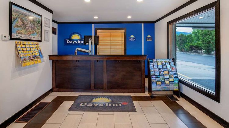 Days Inn Vernon Lobby