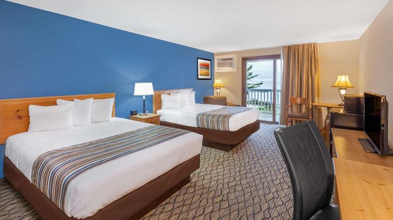 <b>Baymont Inn & Suites Lakefront Room</b>. Images powered by <a href="https://iceportal.shijigroup.com/" title="IcePortal" target="_blank">IcePortal</a>.