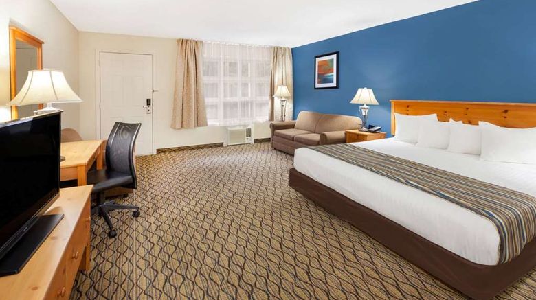 <b>Baymont Inn & Suites Lakefront Room</b>. Images powered by <a href="https://iceportal.shijigroup.com/" title="IcePortal" target="_blank">IcePortal</a>.