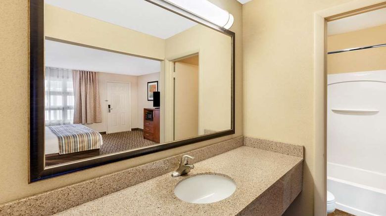 <b>Baymont Inn & Suites Lakefront Room</b>. Images powered by <a href="https://iceportal.shijigroup.com/" title="IcePortal" target="_blank">IcePortal</a>.