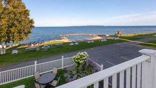 Baymont Inn & Suites Lakefront