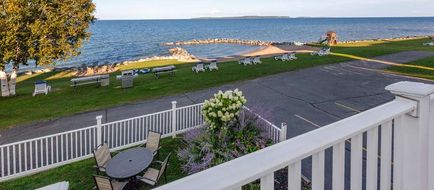 Baymont Inn & Suites Lakefront Exterior