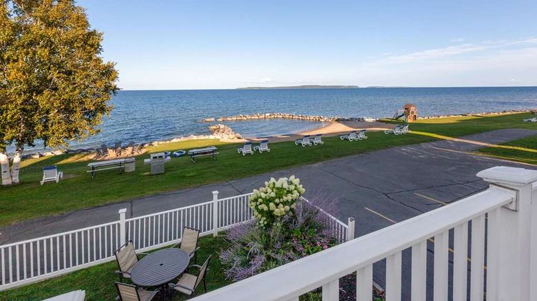 <b>Baymont Inn & Suites Lakefront Exterior</b>. Images powered by <a href="https://iceportal.shijigroup.com/" title="IcePortal" target="_blank">IcePortal</a>.